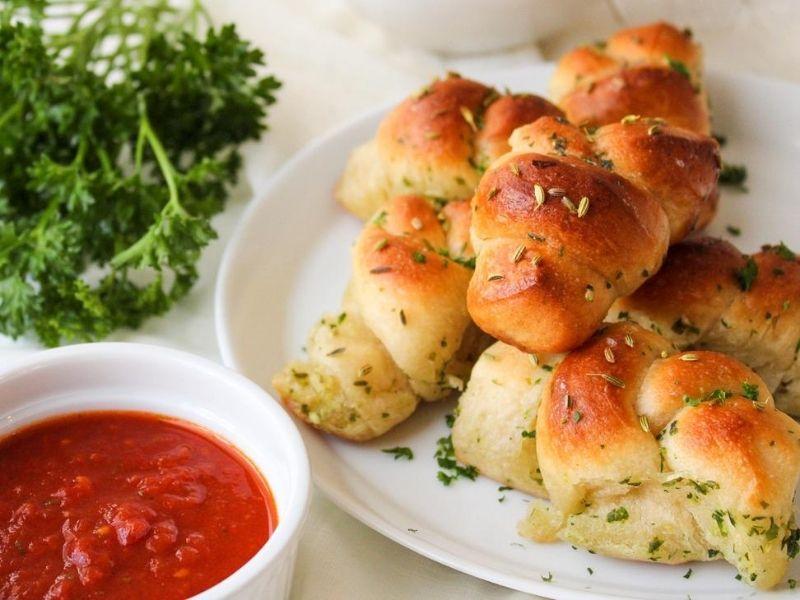 Toasted Fennel Garlic Knots - Rumi Spice